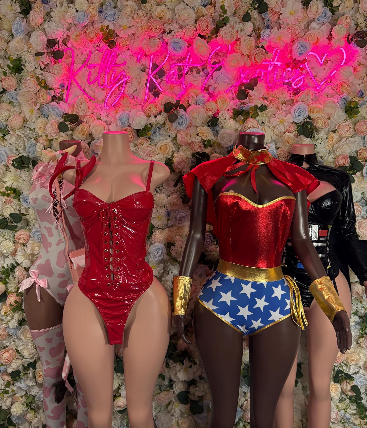 Halloween Costumes Strawberry Cow With Purse Womens Costume, Bottlegirl Bartender Outfit, Cosplay Costume