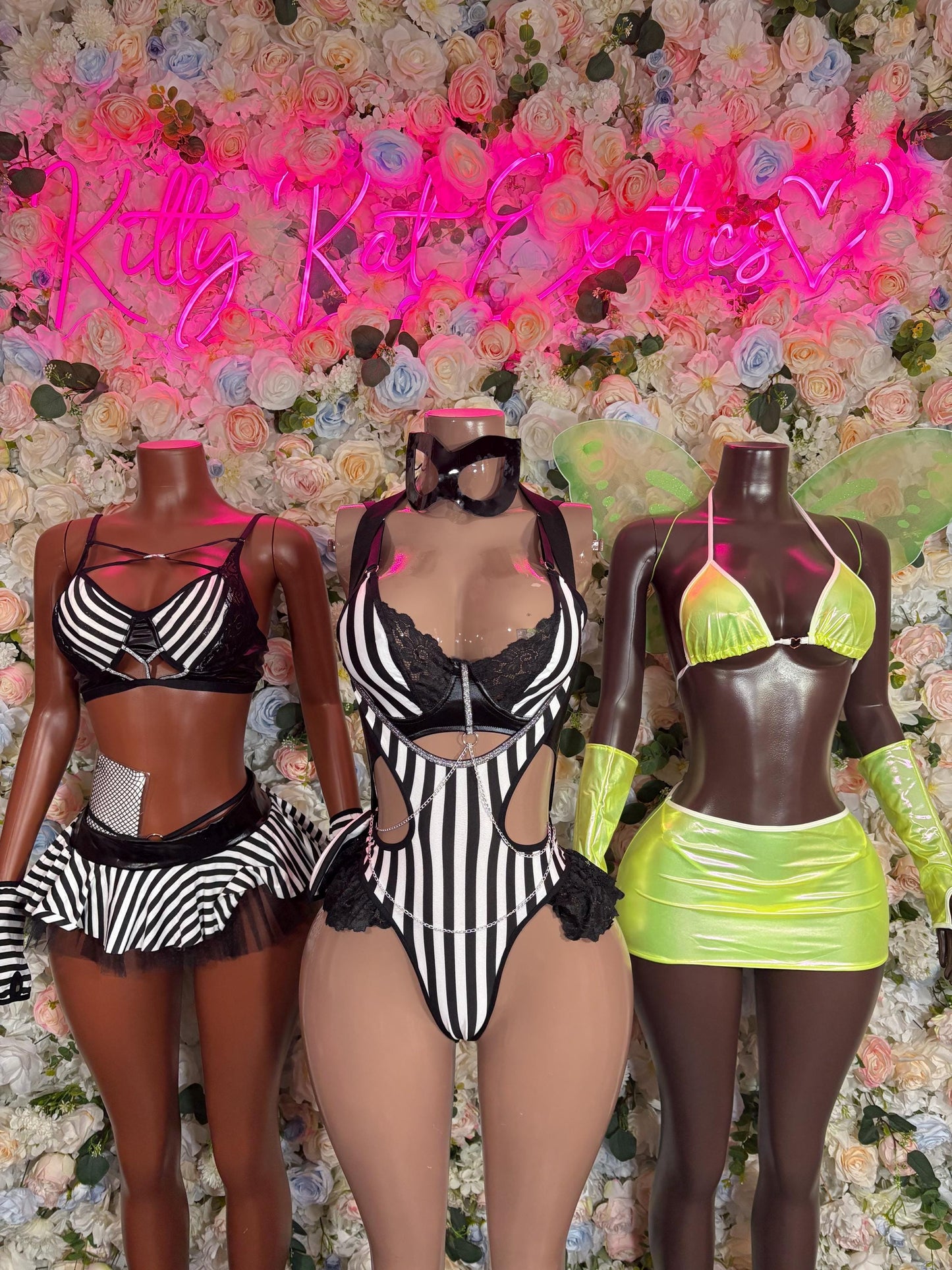 Prisoner Halloween Costume: Women's Bottlegirl Bartender Cosplay Outfit