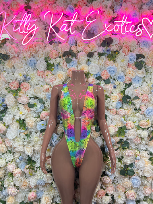 Snake-print multicolor one-piece swimsuit with deep V neckline and thong-cut back