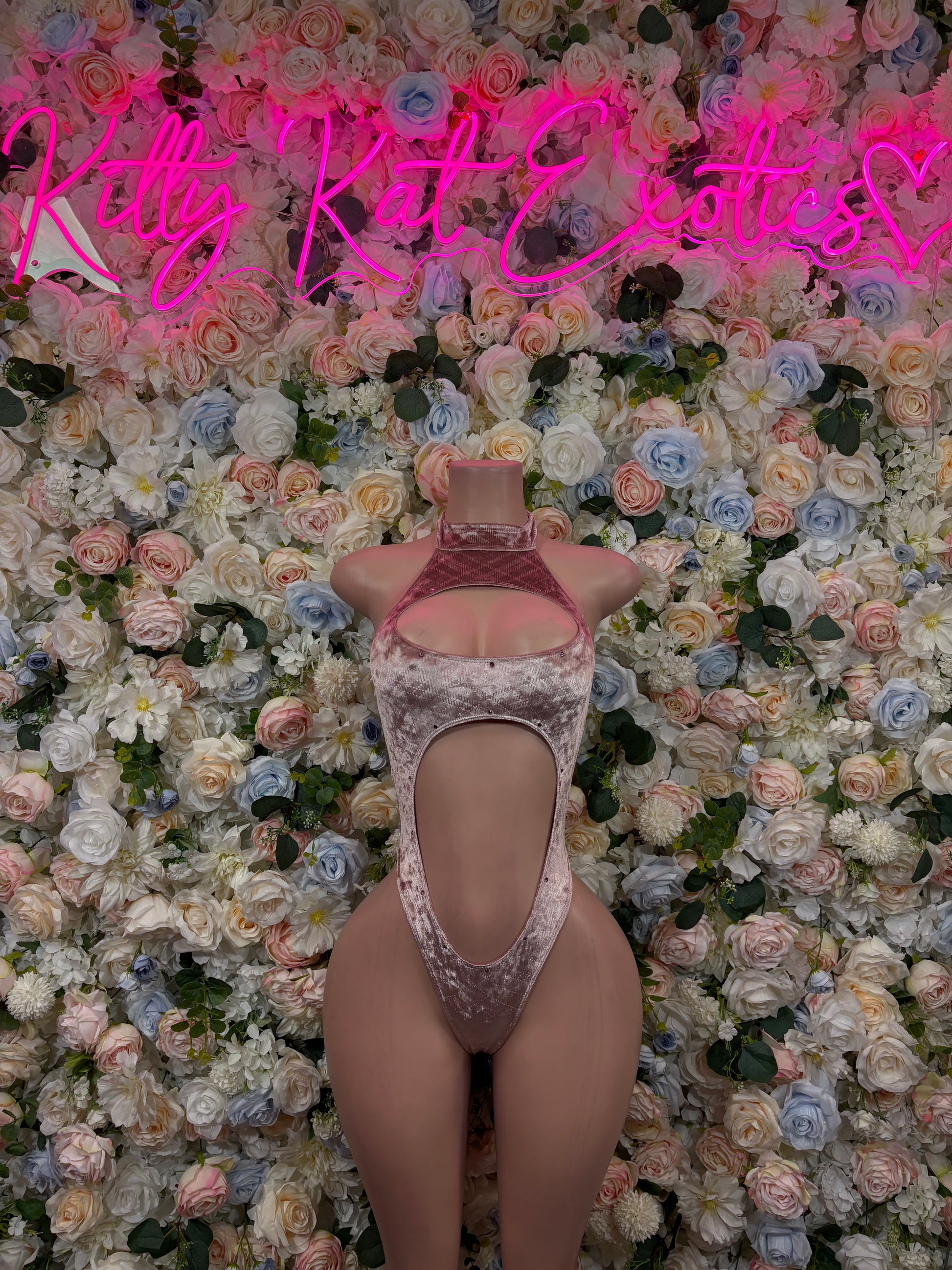 Velvet bodysuit with open back and high-cut legs, pink nude
