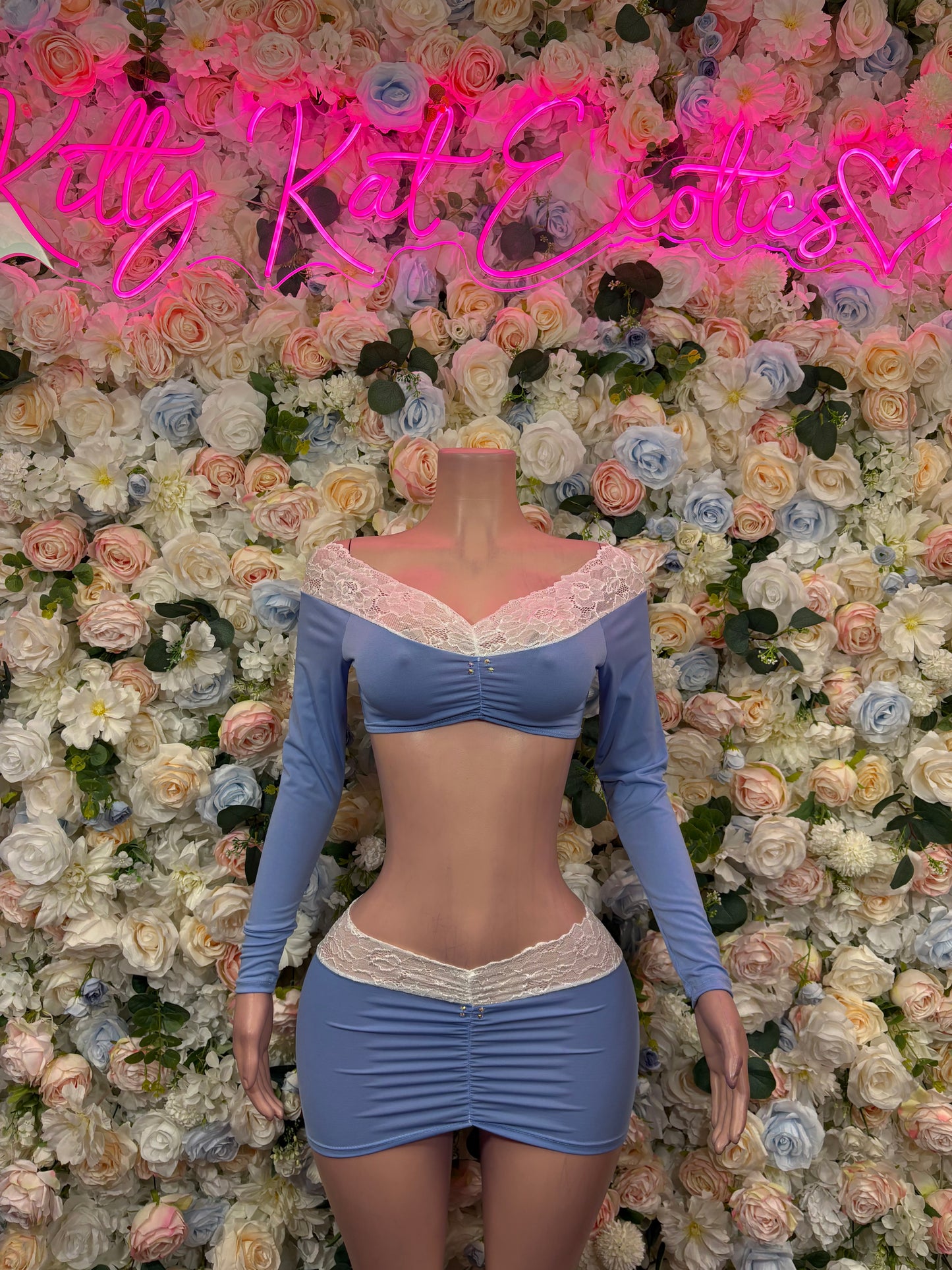 Blue ruched mini skirt with white lace waistband