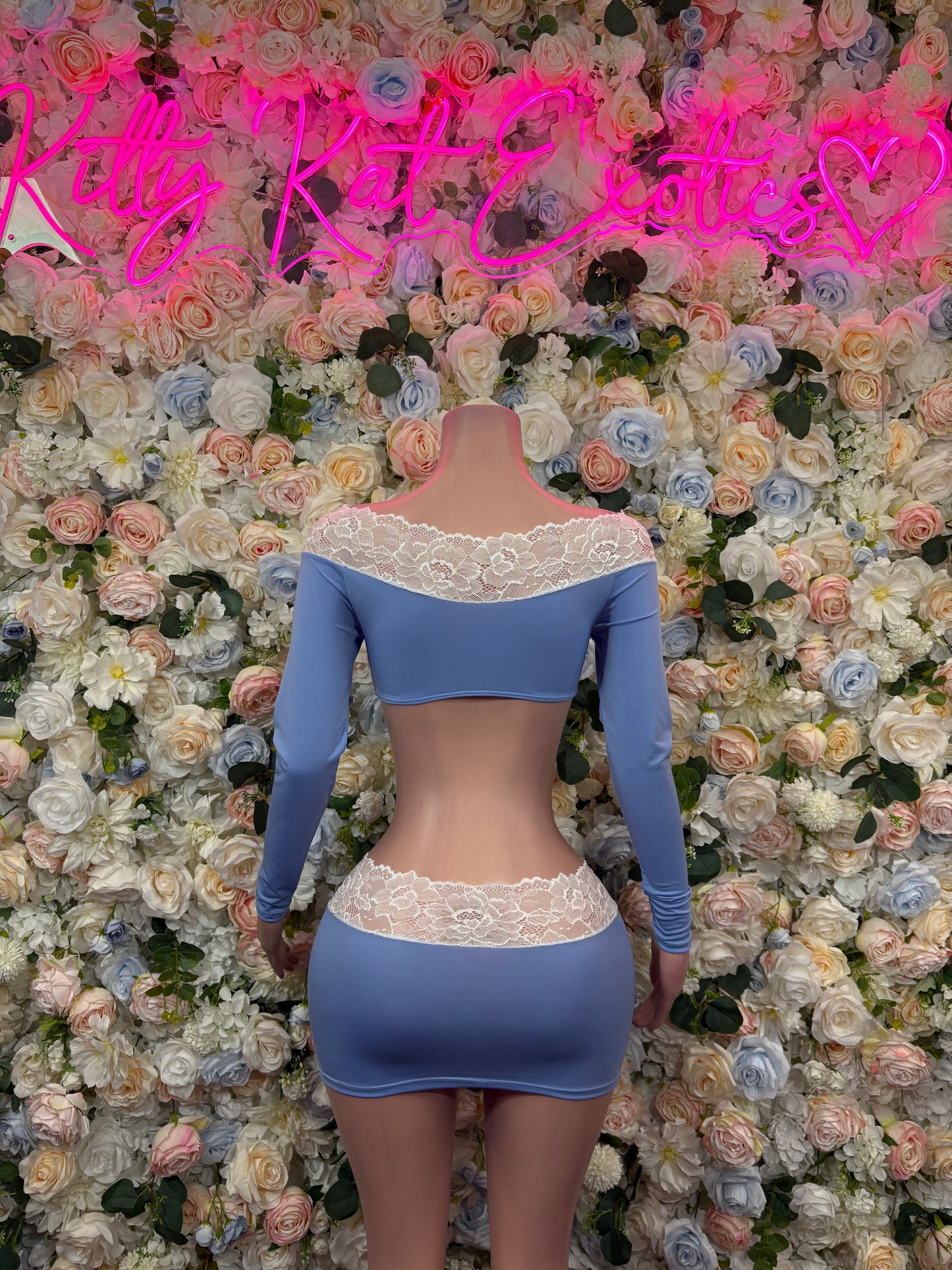 Blue ruched mini skirt with lace trim at waistband