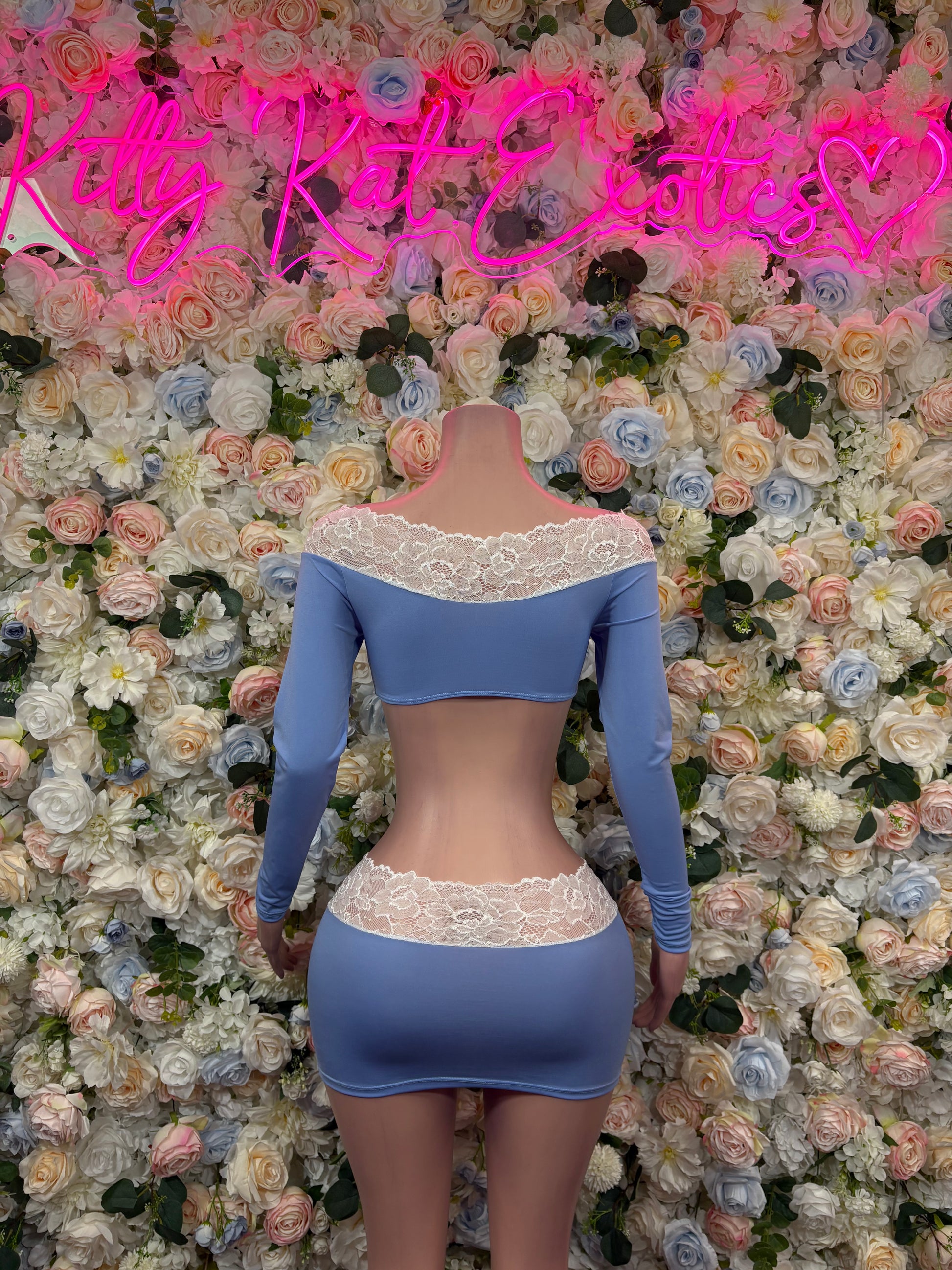 Blue ruched mini skirt with lace trim at waistband