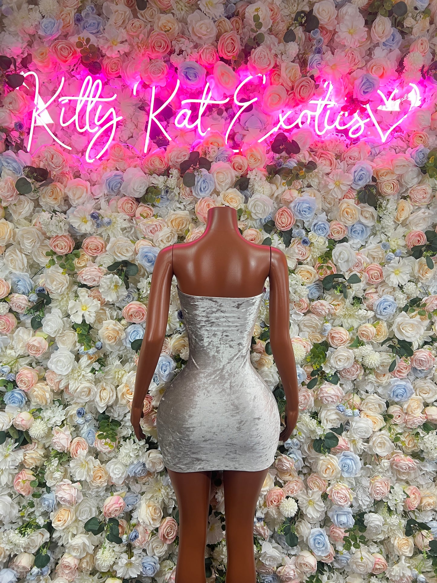 Silver velvet mini dress, open back and long sleeves, fitted bodycon cut