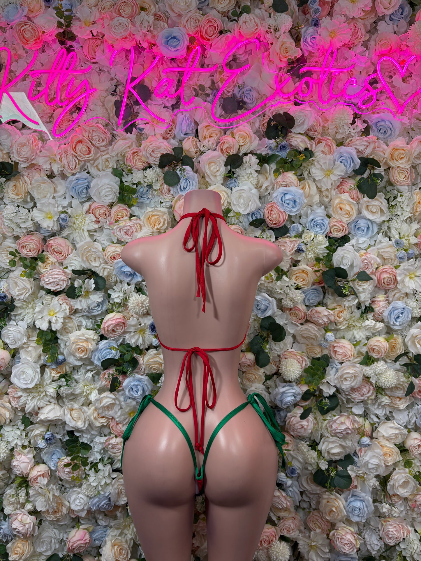 Bikini set in green and red: triangle top, tie-back straps with string bottoms