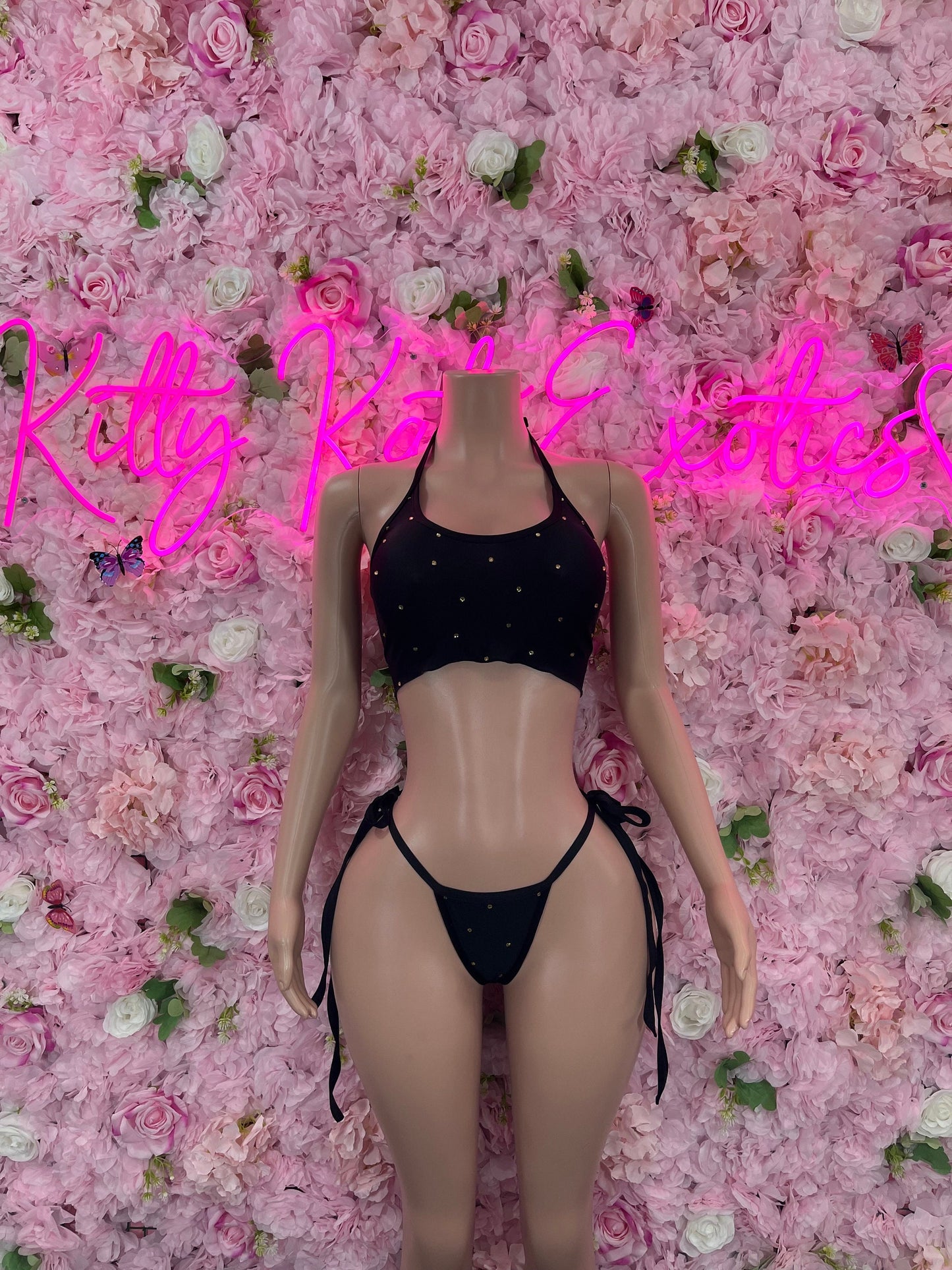 Two-Piece Crop Top Bikini Black  Stylish Swimsuit Set for Beach, Pool, or Summer Vacation | Trendy and Comfortable Swimwear