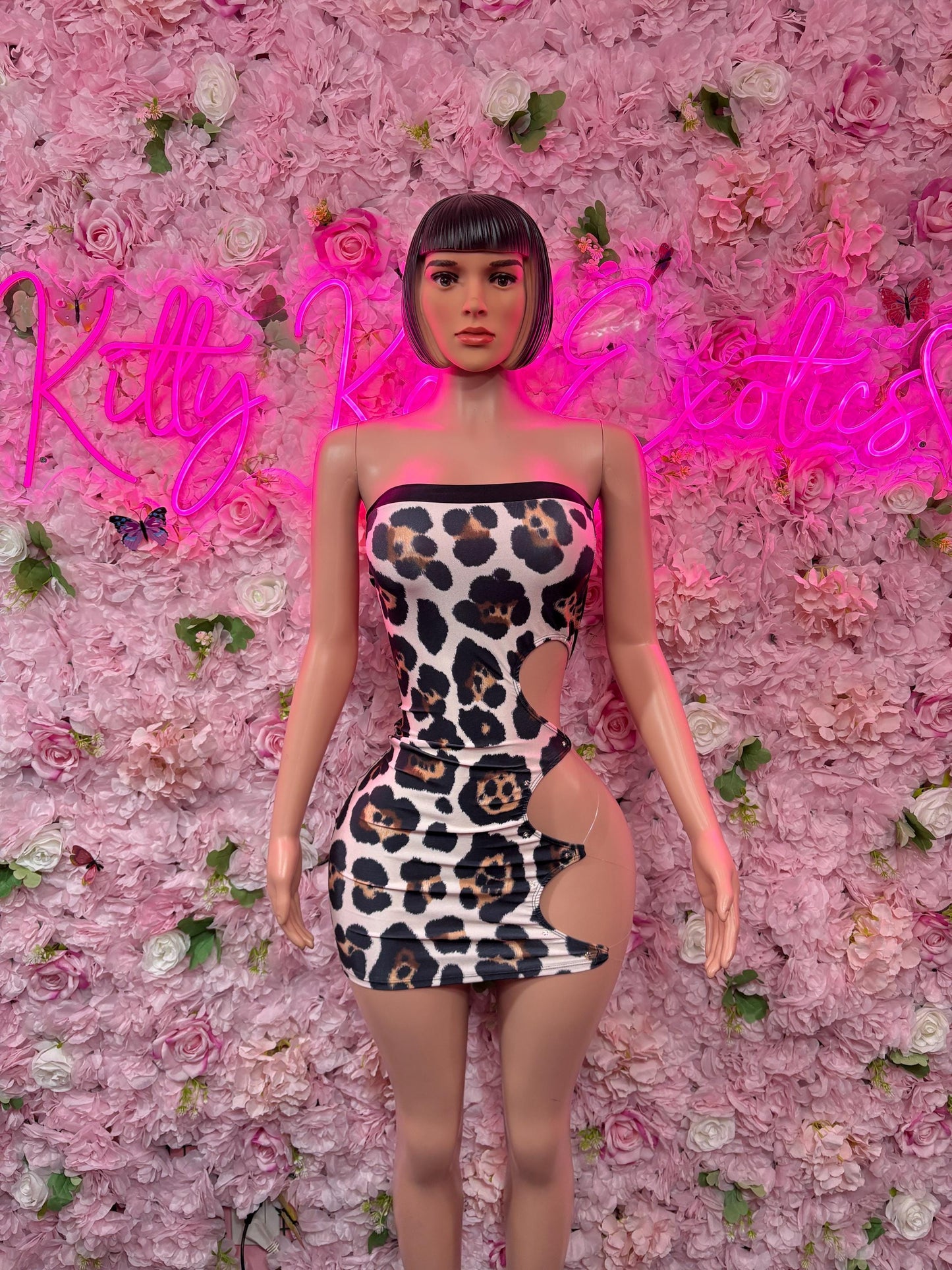 Womens Clothing Cheetah Dress  Chic Animal Print Fashion for Parties, Clubwear, or Casual Outings