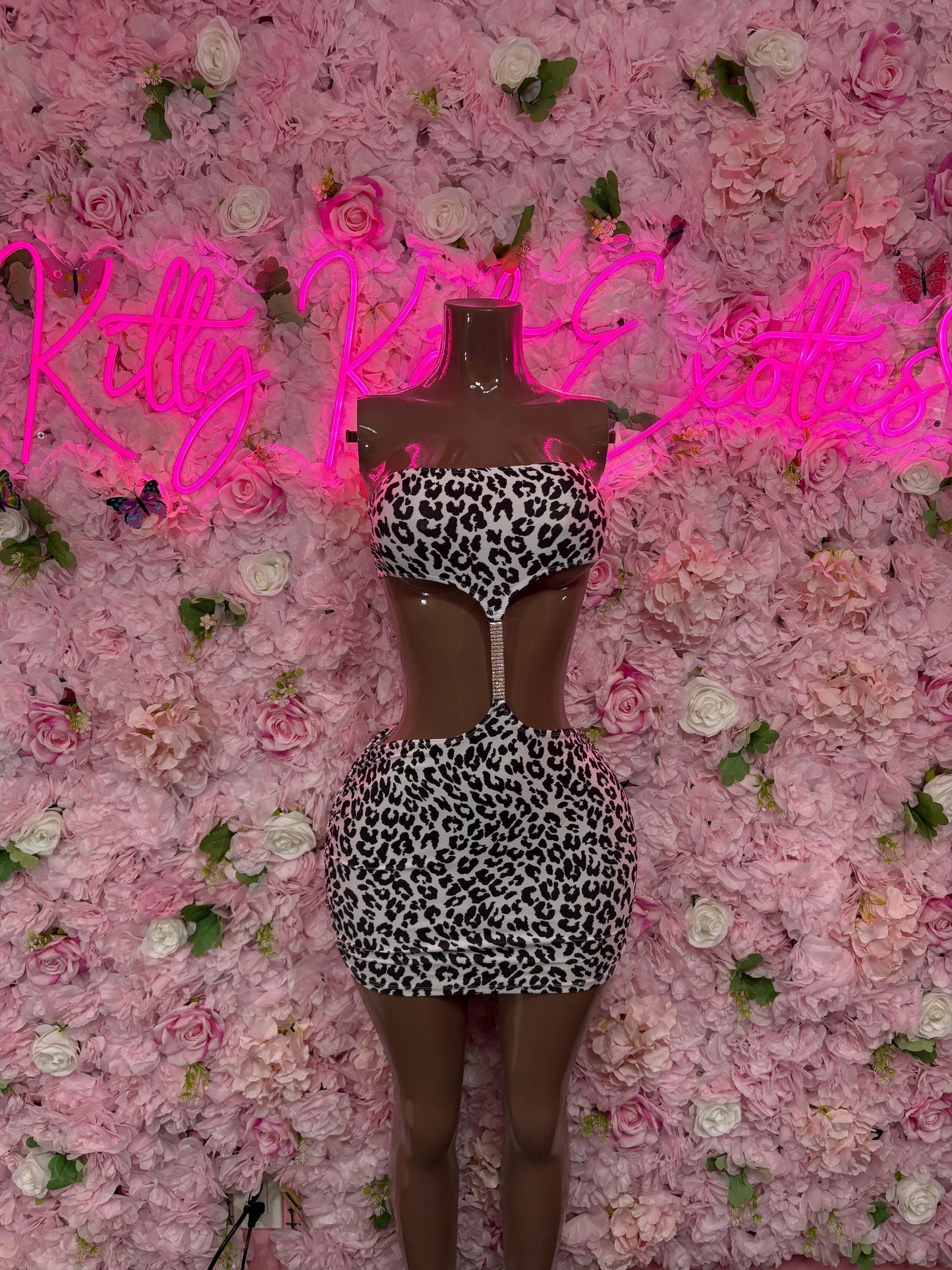 Exotic Dancewear Cheetah Dress - Sexy Latin Dance Costume, Sultry Clubwear Gown, Bold Performance Outfit, Trendy Party Dress