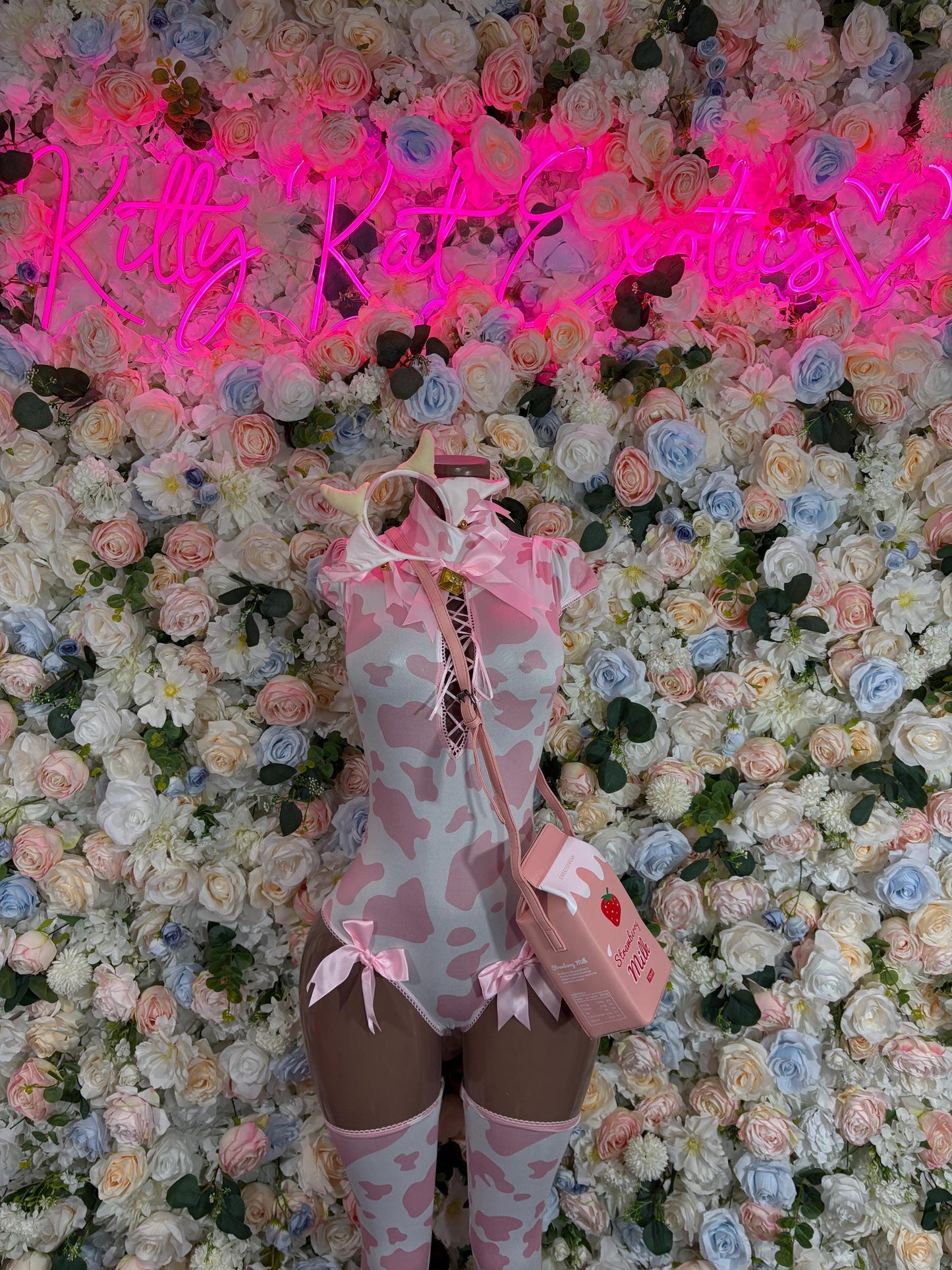 Halloween Costumes Strawberry Cow With Purse Womens Costume, Bottlegirl Bartender Outfit, Cosplay Costume