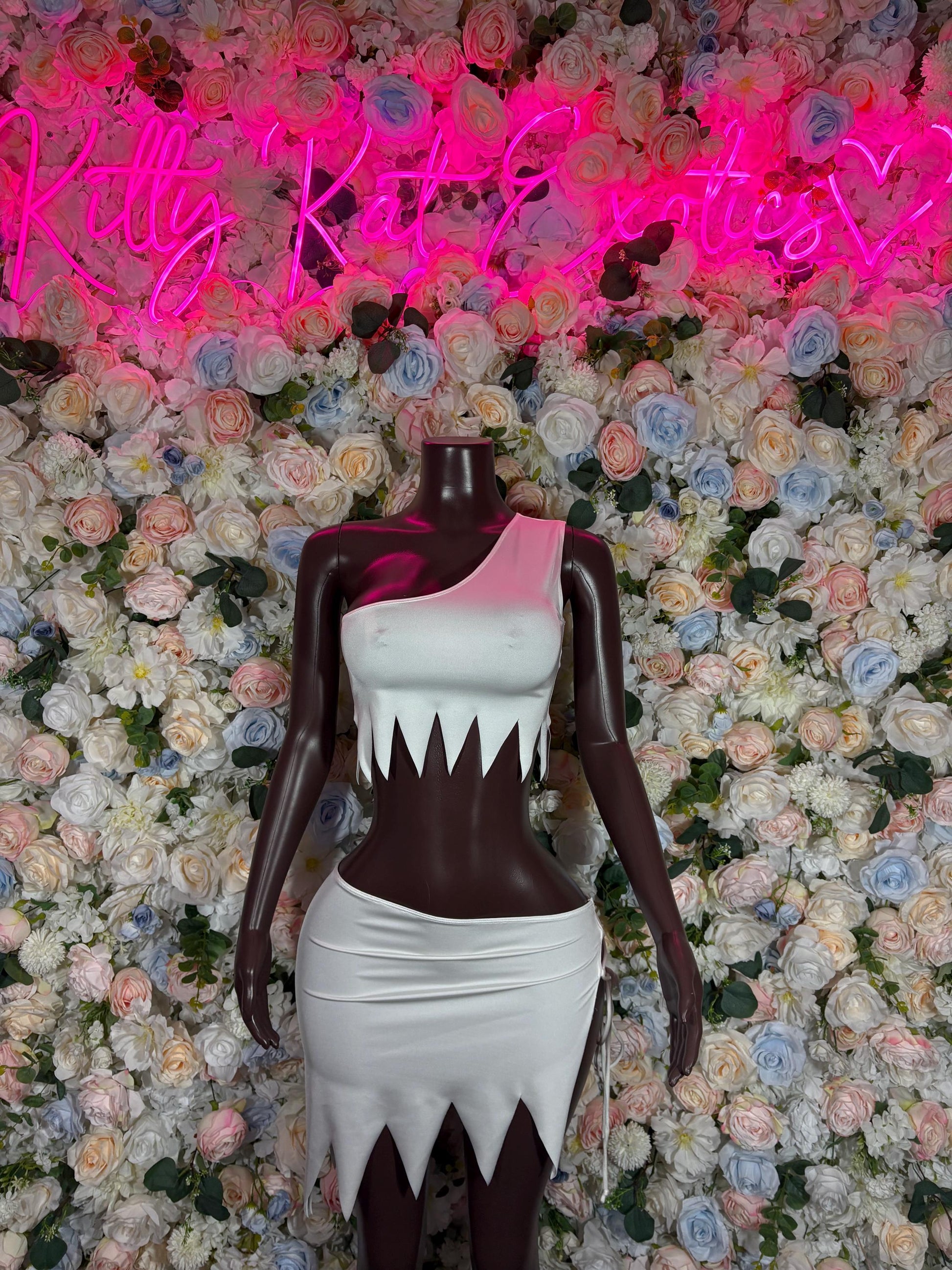 Halloween cosplay dress with dark bodice and white skirt, jagged pointed hem