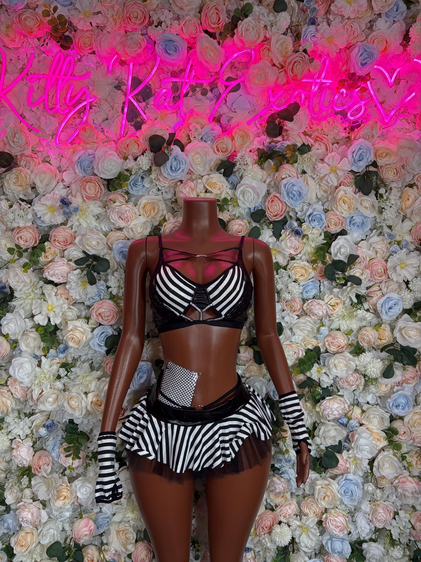 Prisoner Halloween Costume: Women's Bottlegirl Bartender Cosplay Outfit