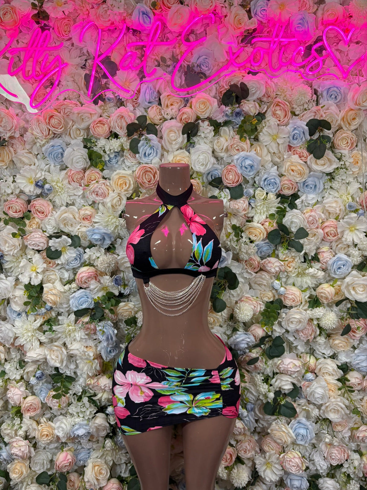 Floral two-piece outfit: keyhole mini skirt with matching bra-style top